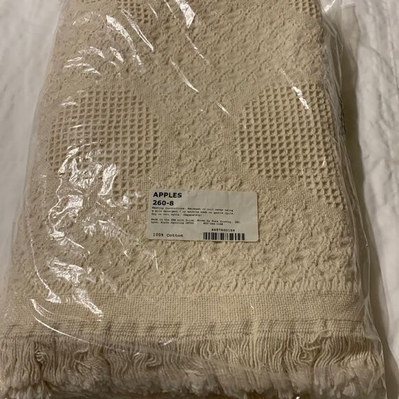 New in package cream color throw - Picture 2 of 6